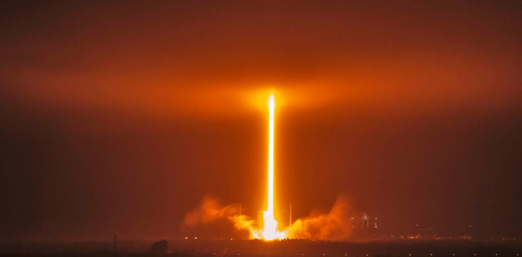 WENCHANG, CHINA - NOVEMBER 30: A modified Long March-7 carrier rocket carrying the Shijian-28 satellite blasts off from the Wenchang Spacecraft Launch Site on November 30, 2025 in Wenchang, Hainan Province of China. The Shijian-28 satellite was launched at 8:20 p.m. Beijing Time aboard a modified Long March-7 carrier rocket. It has entered its preset orbit successfully. PUBLICATIONxNOTxINxCHN Copyright: xVCGx 111606822349