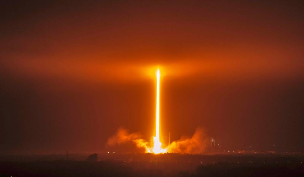 WENCHANG, CHINA - NOVEMBER 30: A modified Long March-7 carrier rocket carrying the Shijian-28 satellite blasts off from the Wenchang Spacecraft Launch Site on November 30, 2025 in Wenchang, Hainan Province of China. The Shijian-28 satellite was launched at 8:20 p.m. Beijing Time aboard a modified Long March-7 carrier rocket. It has entered its preset orbit successfully. PUBLICATIONxNOTxINxCHN Copyright: xVCGx 111606822349